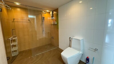 ศรีวรา แมนชั่น 1 / 🛏 3 ห้องนอน | 2 ห้องน้ำ | 1 ห้องครัว 📐 พื้นที่ใช้สอยกว้างขวาง 160 ตร.ม.