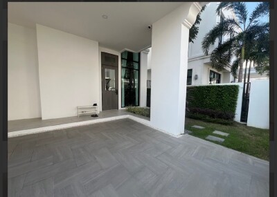 โครงการ The Master เอกมัย-สุคนธสวัสดิ์ / พื้นที่ใช้สอย: 409.25 ตร.ม.  3 ห้องนอน | 4 ห้องน้ำ (มีอ่างอาบน้ำ)