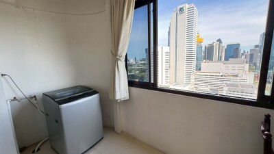 ศรีวรา แมนชั่น 1 / 🛏 3 ห้องนอน | 2 ห้องน้ำ | 1 ห้องครัว 📐 พื้นที่ใช้สอยกว้างขวาง 160 ตร.ม.