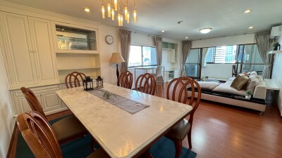 ศรีวรา แมนชั่น 1 / 🛏 3 ห้องนอน | 2 ห้องน้ำ | 1 ห้องครัว 📐 พื้นที่ใช้สอยกว้างขวาง 160 ตร.ม.