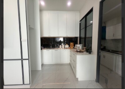 โครงการ The Master เอกมัย-สุคนธสวัสดิ์ / พื้นที่ใช้สอย: 409.25 ตร.ม.  3 ห้องนอน | 4 ห้องน้ำ (มีอ่างอาบน้ำ)