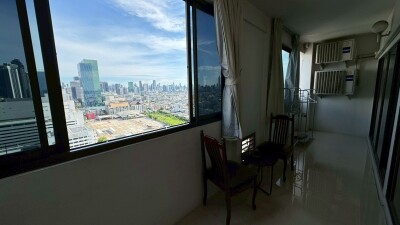 ศรีวรา แมนชั่น 1 / 🛏 3 ห้องนอน | 2 ห้องน้ำ | 1 ห้องครัว 📐 พื้นที่ใช้สอยกว้างขวาง 160 ตร.ม.