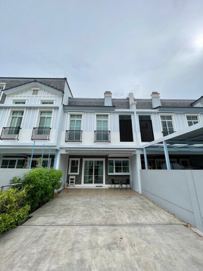 อินดี้ 2 บางนา - รามคำแหง 2 / 4 ที่จอดรถ  ขนาด 28.1 ตร.ว. พื้นที่ใช้สอย 122 ตร.ม.