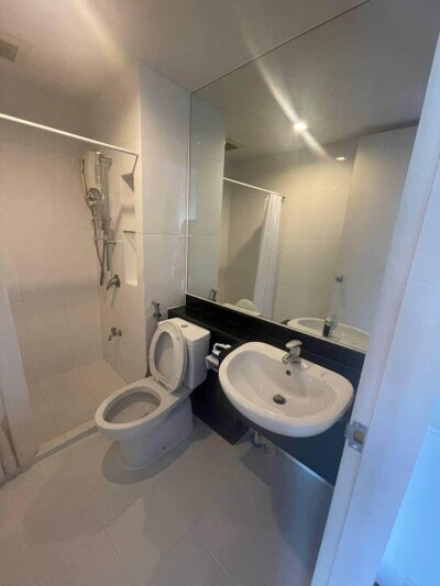 เดอะ พาร์คแลนด์ แกรนด์ ตากสิน / 📍 ชั้น 21 ห้อง 2118 วิวสระว่ายน้ำสวยงาม