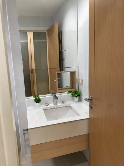 อัพเดทล่าสุด 21/7/2568 : วินด์ สุขุมวิท 23 / ขนาด 53 ตร.ม.  1 ห้องนอน (เตียงขนาด 6 ฟุต)