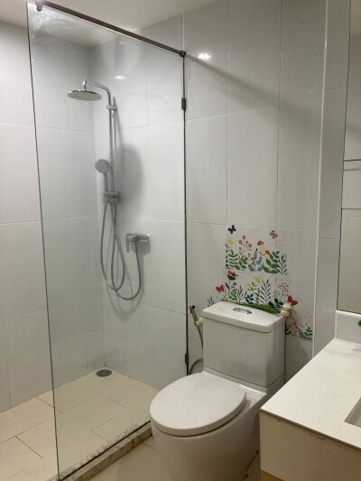 อัพเดทล่าสุด 21/7/2568 : วินด์ สุขุมวิท 23 / ขนาด 53 ตร.ม.  1 ห้องนอน (เตียงขนาด 6 ฟุต)