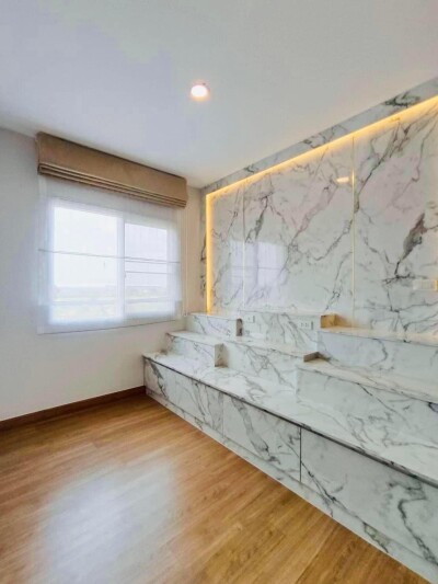 เซนโทร พระราม 9 - กรุงเทพกรีฑา / - บ้านเดี่ยว 2 ชั้น 60.4 ตรว. 210 ตรม.