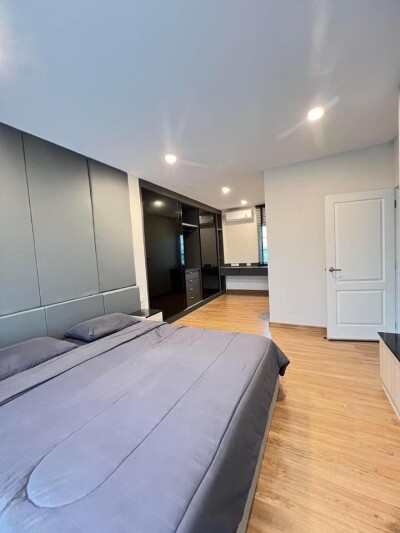 เซนโทร พระราม 9 - กรุงเทพกรีฑา / - บ้านเดี่ยว 2 ชั้น 60.4 ตรว. 210 ตรม.