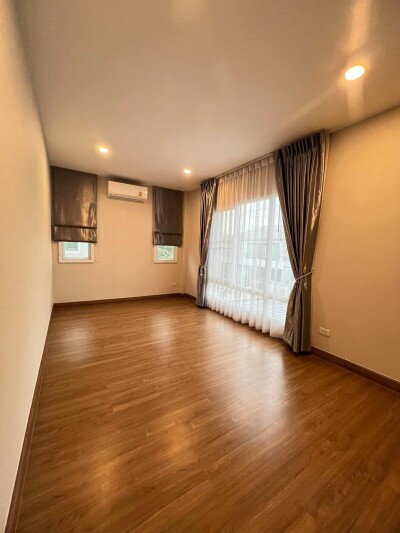 เซนโทร พระราม 9 - กรุงเทพกรีฑา / - บ้านเดี่ยว 2 ชั้น 60.4 ตรว. 210 ตรม.