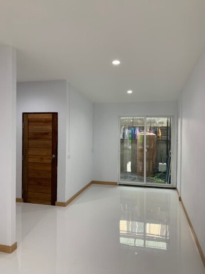 อัพเดตล่าสุด 18/7/2568 : ทาวน์เฮ้าส์ รีโนเวทใหม่ ปุณณวิถี 47  / ตรงข้ามคอนโดเดอะกรีน 2ทาวน์เฮ้าส์ 22 ตร.วา 2 ชั้น-7