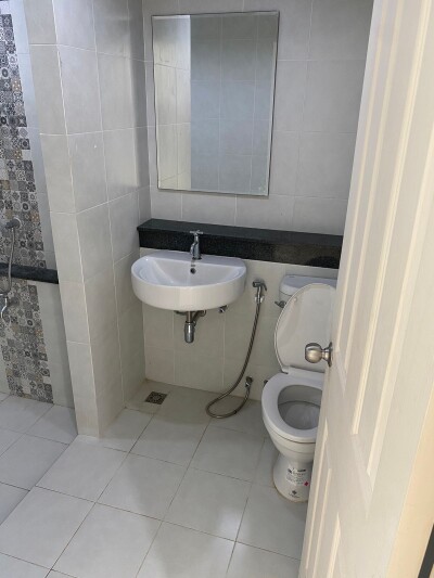 ตึกให้เช่า มีที่จอดรถกว้าง 20 คัน ติดตลาดกันตนา