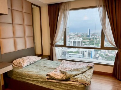 ทรู ทองหล่อ / Thru Thonglor