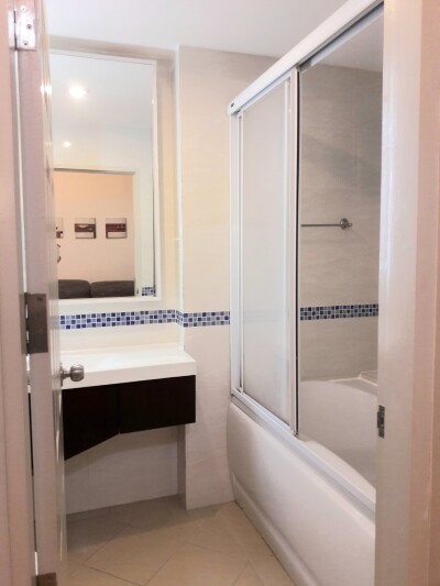 ไลฟ์ แอท สาทร 10 / Life @ Sathorn 10