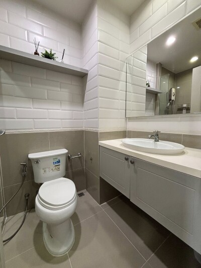 ดิ เอดิเตอร์ / The Editor