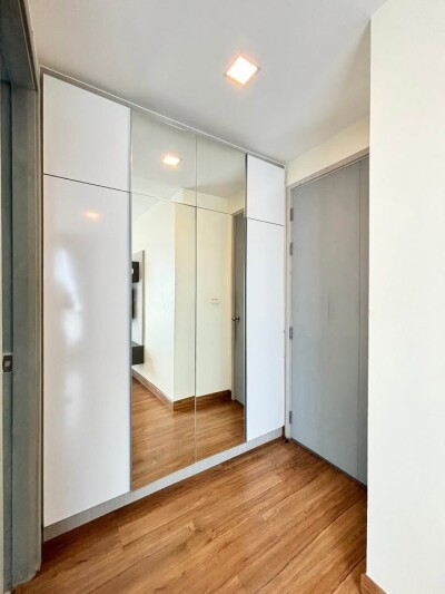 ทรู ทองหล่อ / Thru Thonglor