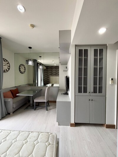 ดิ เอดิเตอร์ / The Editor