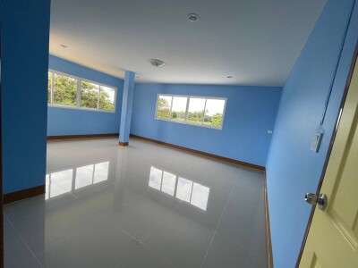 ทาว์โฮม ห้องริมติดคลอง ต่อเติมแล้วพร้อมอยู่    / 5ห้องนอน  5ห้องน้ำ  1ห้องพระ กว้าง 11เมตร ยาว18 เมตร  เนื้อที่ 48 ตรว.-4