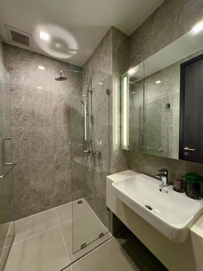 โนเบิล อราวน์ อารีย์ / Noble Around Ari