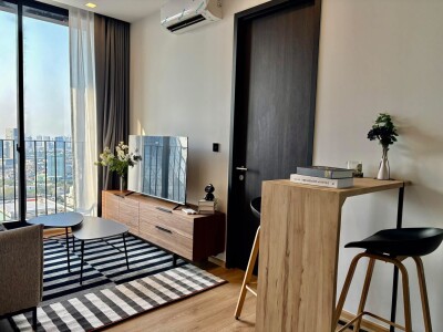 โนเบิล อราวน์ อารีย์ / Noble Around Ari