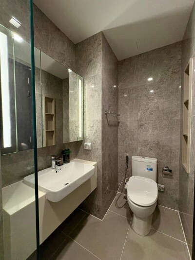 โนเบิล อราวน์ อารีย์ / Noble Around Ari