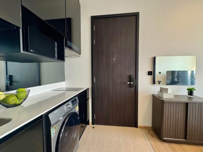 โนเบิล อราวน์ อารีย์ / Noble Around Ari