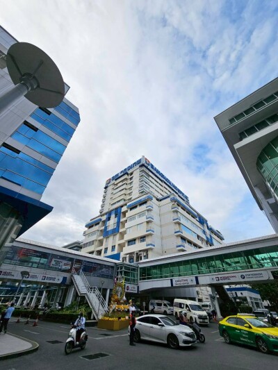 ลอยด์ ศูนย์วิจัย - ทองหล่อ / LLOYD Soonvijai - Thonglor