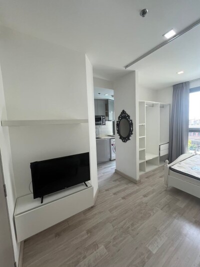 ไอดิโอ โมบิ สุขุมวิท (Ideo Mobi Sukhumvit) ติด BTS อ่อนนุช วิว: สระว่ายน้ำ ประเภทห้อง: สตูดิโอ ห้องน้ำ: 1 ห้อง (มีฝักบัว-2