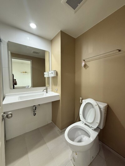 คอนโด ยูดีไลท์ แอทหัวหมาก สเตชั่น 1 ห้องนอน, 1 ห้องนั่งเล่น, และมีส่วนครัวแยกกั้น ขนาด 30 ตร.ม. ชั้น 15-12