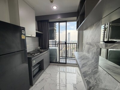 ขายห้องชุดพร้อมผู้เช่าที่โครงการ เดอะ เบส สุขุมวิท 77 / The Base Sukhumvit 77 1 ห้องนอน, 1 ห้องน้ำ 31 ตร.ม. ชั้น 38-4