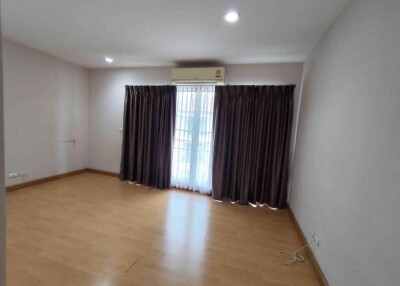 ให้เช่าทาวน์โฮม บ้านกลางเมือง ลาดพร้าว 87 / Baanklangmuang ladprao 87 ขนาด 4 ห้องนอน 3 ห้องน้ำ จอดรถได้ 3 คัน-8