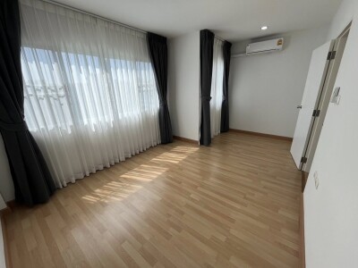 ให้เช่าทาวน์โฮม ลุมพินี ทาวน์ วิลล์ ศรีนครินทร์-แบริ่ง (LUMPINI TOWN VILLE SRINAKARIN – BEARING) 3 ชั้น 3 ห้องนอน-3
