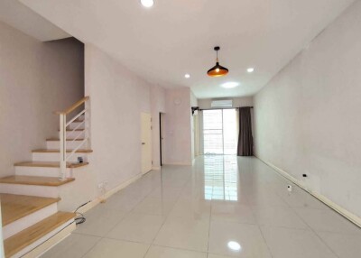 ให้เช่าทาวน์โฮม บ้านกลางเมือง ลาดพร้าว 87 / Baanklangmuang ladprao 87 ขนาด 4 ห้องนอน 3 ห้องน้ำ จอดรถได้ 3 คัน-2