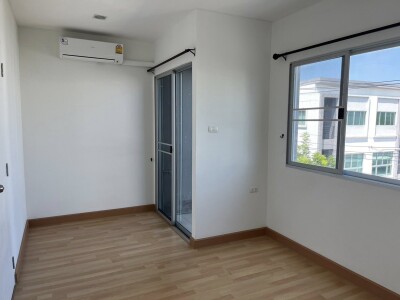 ให้เช่าทาวน์โฮม ลุมพินี ทาวน์ วิลล์ ศรีนครินทร์-แบริ่ง (LUMPINI TOWN VILLE SRINAKARIN – BEARING) 3 ชั้น 3 ห้องนอน-11