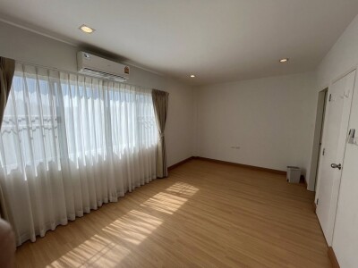 ให้เช่าทาวน์โฮม ลุมพินี ทาวน์ วิลล์ ศรีนครินทร์-แบริ่ง (LUMPINI TOWN VILLE SRINAKARIN – BEARING) 3 ชั้น 3 ห้องนอน-2