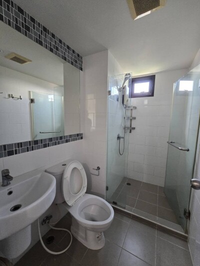 ดิ เอ็กเซล ไฮดะเวย์ ลาซาล 11 / The Excel Hideaway Lasalle 11-13