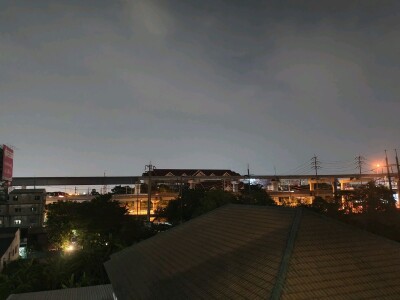 เสนาคิทท์ ศรีนครินทร์ - ศรีด่าน / ชั้น5 ไม่มีห้องตรงข้าม วิวรถไฟฟ้า