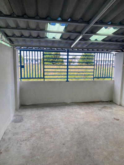 ตึกให้เช่า มีที่จอดรถกว้าง 20 คัน ติดตลาดกันตนา