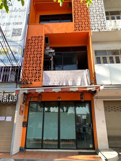 อาคารพาณิชย์ 3 ชั้น มีดาดฟ้าพื้นที่ 14ตรว.-1