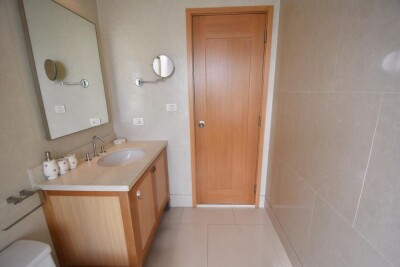 อัปเดตล่าสุด 28/4/2568 : ดิ เอ็มโพริโอ เพลส / พื้นที่ห้อง 65 ตรม ชั้น 31-8