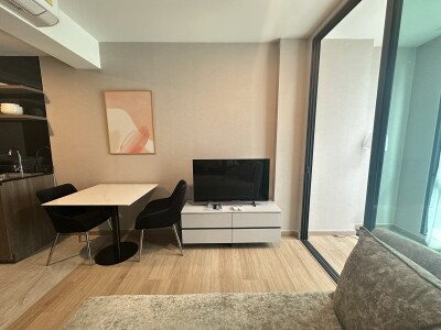 ลอยด์ ศูนย์วิจัย - ทองหล่อ / LLOYD Soonvijai - Thonglor-2