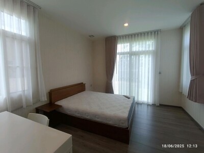 มัณฑนา 2 บางนา กม.7 / เนื้อที่บ้าน 124 ตร.วา เนื้อที่ใช้สอย 335 ตร.เมตร