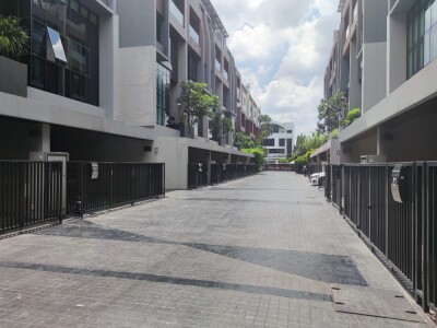 🔥🔥 ให้เช่า ทาวน์โฮม 4 ชั้น Park Lane Ekkamai 22 🔥🔥