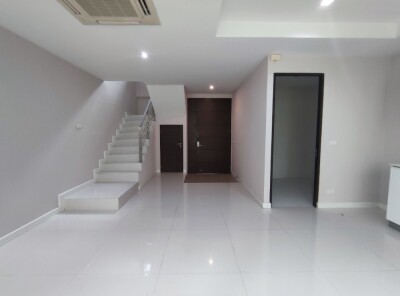 🔥🔥 ให้เช่า ทาวน์โฮม 4 ชั้น Park Lane Ekkamai 22 🔥🔥