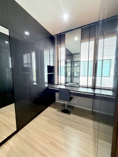 เนอวานา ดีฟายน์ ศรีนครินทร์ - พระราม 9