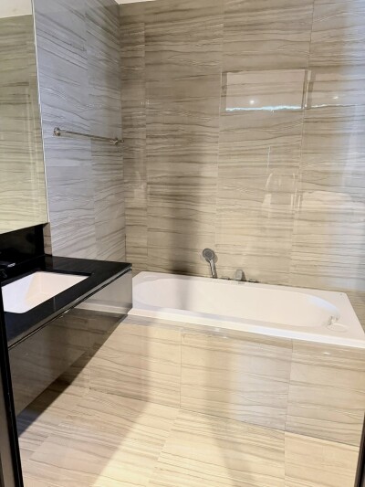 เนอวานา ดีฟายน์ ศรีนครินทร์ - พระราม 9