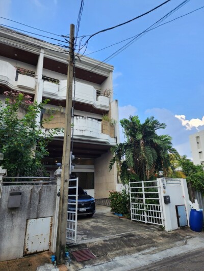 🔥🔥 ให้เช่า ทาวน์เฮ้าส์ 3 ชั้น พร้อมชั้นลอย ใกล้ BTS บางจาก 🔥🔥