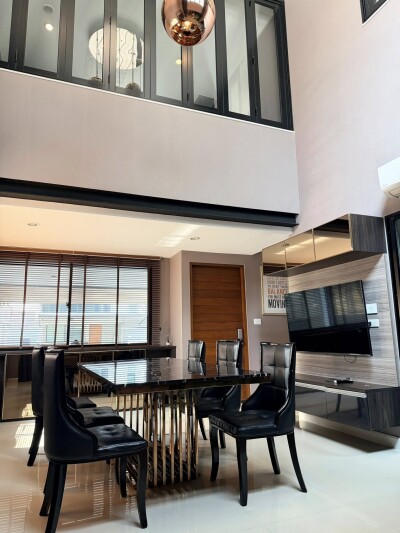 เนอวานา ดีฟายน์ ศรีนครินทร์ - พระราม 9