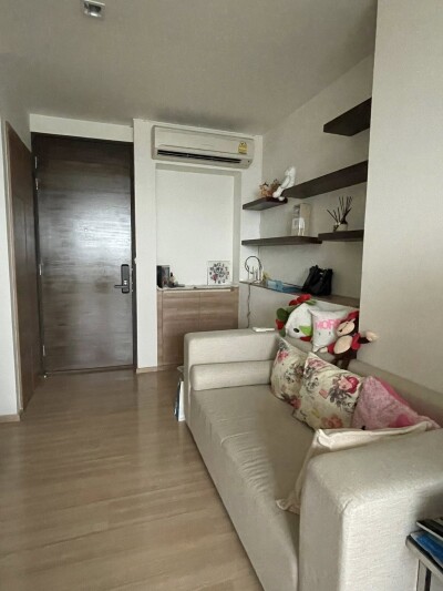 ริธึ่ม พหลฯ - อารีย์ / Rhythm Phahon - Ari