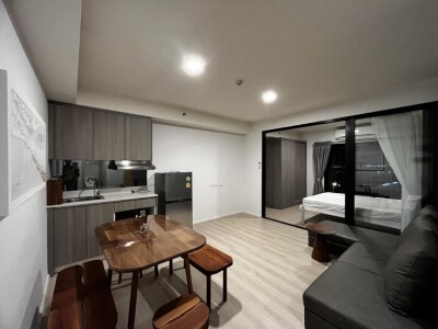 เอ สเปซ เมกา / ชั้น 17 ระเบียงกว้าง ฝนไม่สาดไม่รั่วเข้าห้อง