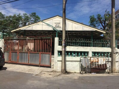 ขายบ้านเดี่ยว หมู่บ้านปทุมทอง 212 ตรว. เลขที่ 18/ 1 / เนื้อที่ตัวบ้าน 60ตรว. 4 ห้องนอน-1